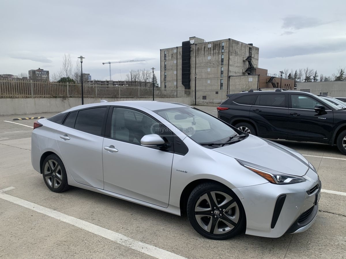 Toyota Prius - фото 1