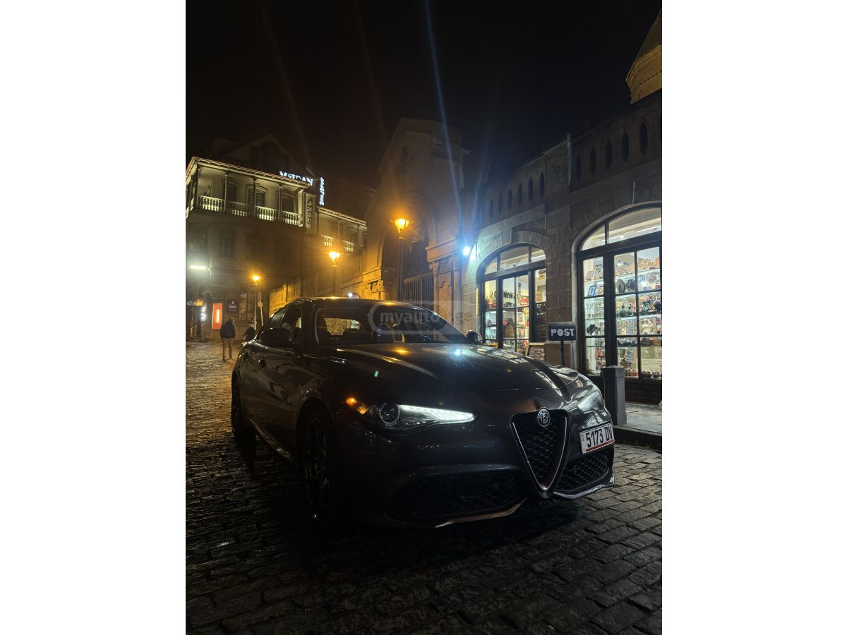 Alfa Romeo Giulia - фото 1