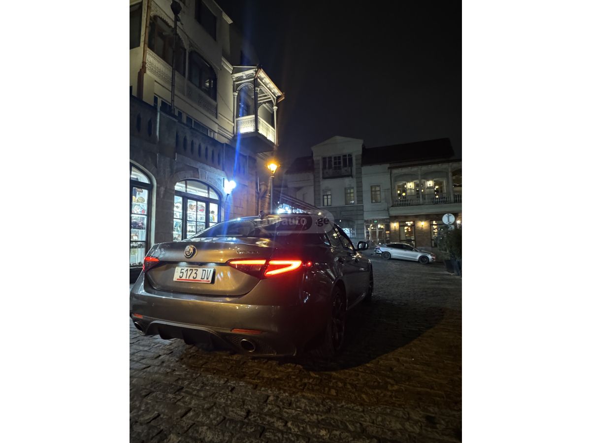 Alfa Romeo Giulia - фото 7