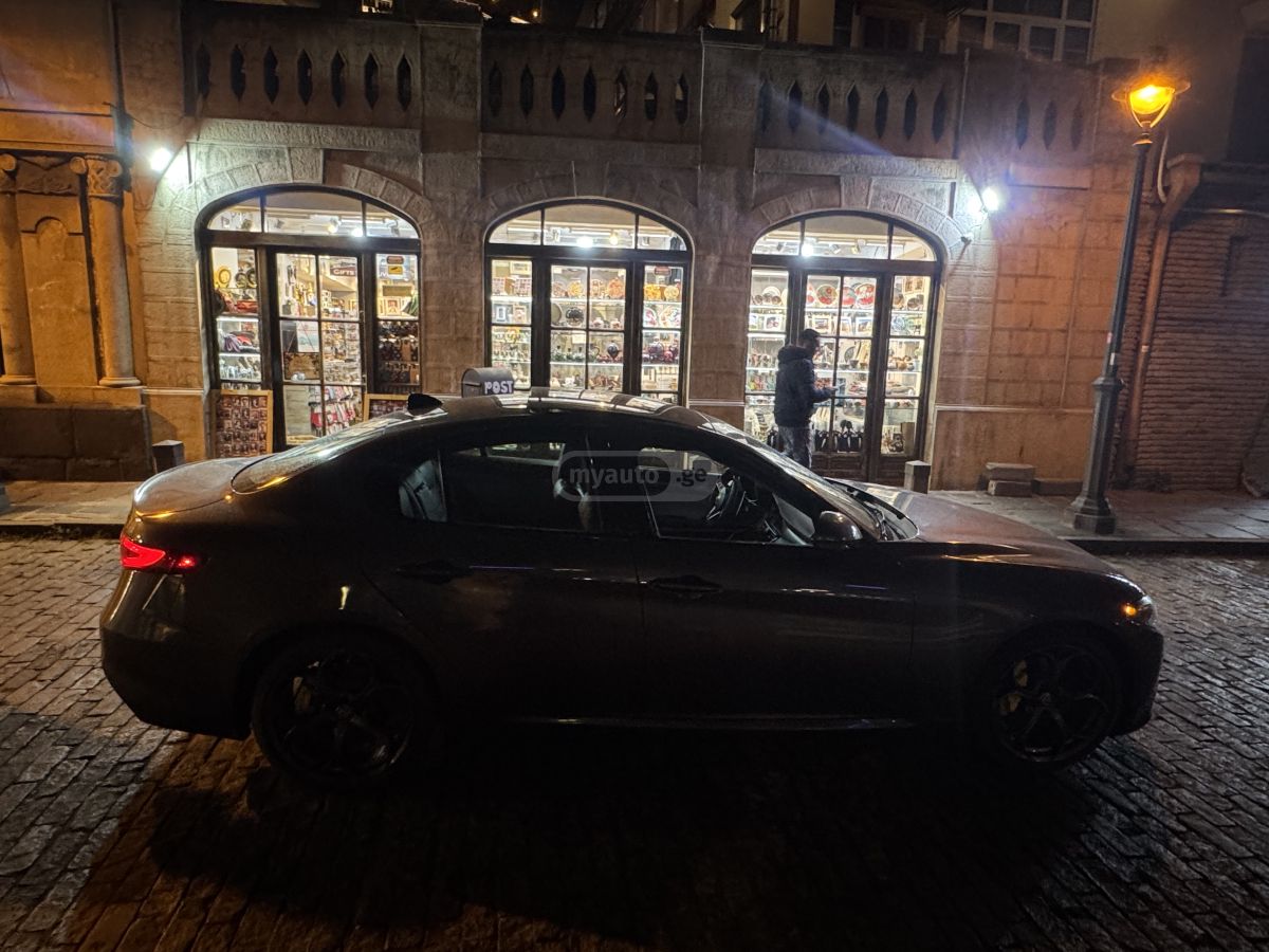 Alfa Romeo Giulia - фото 8