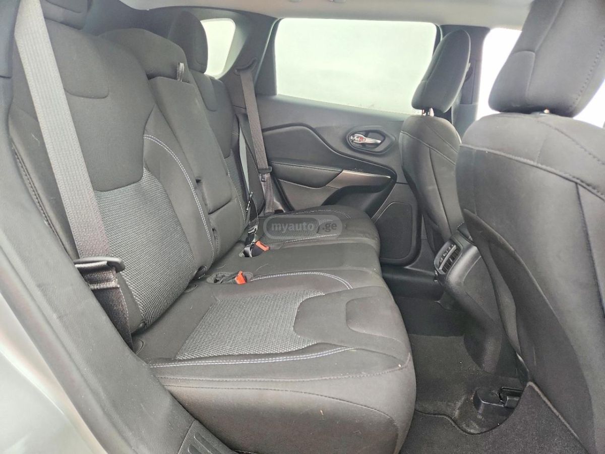 Jeep Cherokee - фото 10