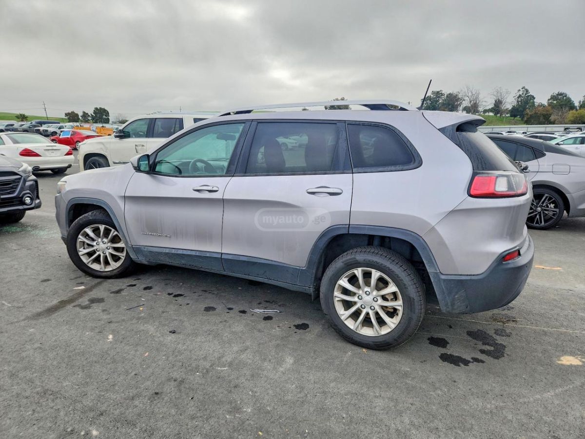 Jeep Cherokee - фото 2