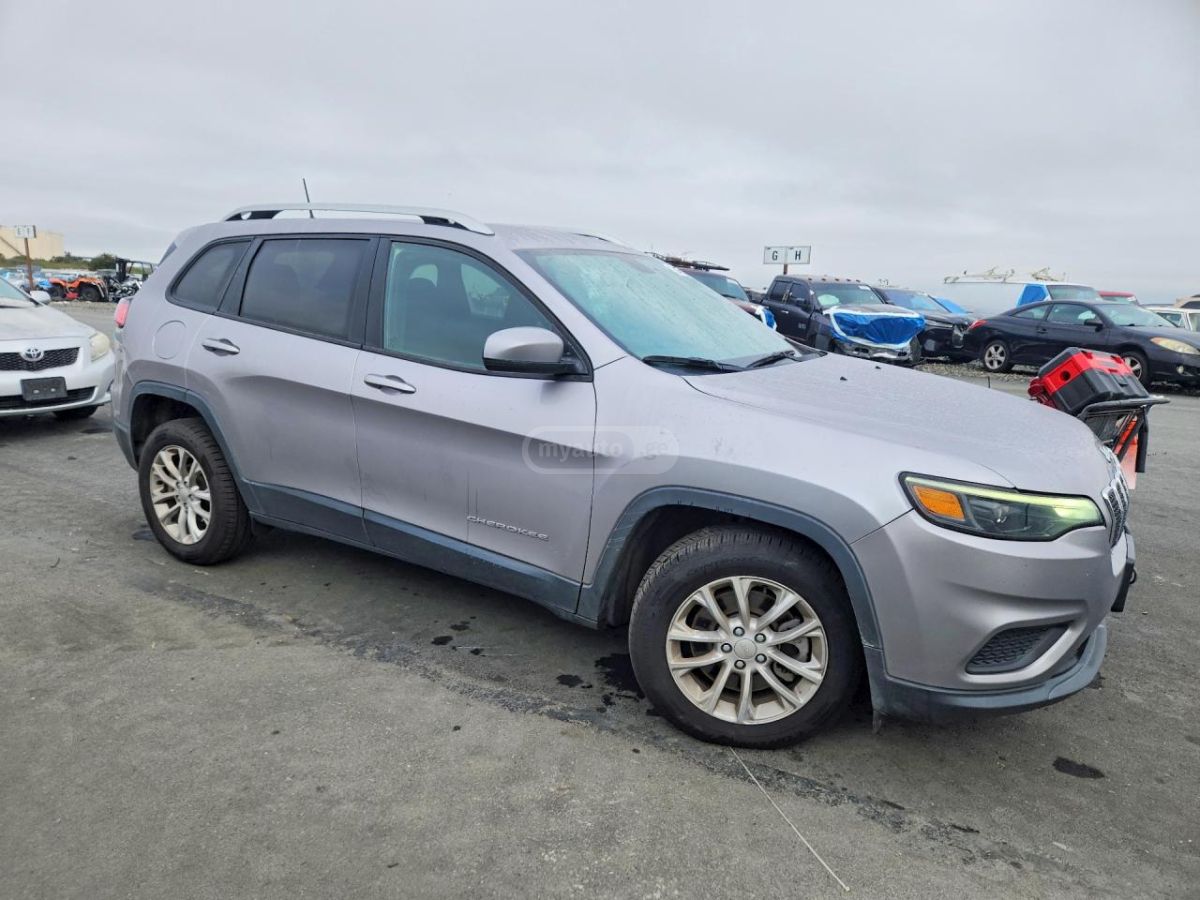 Jeep Cherokee - фото 4