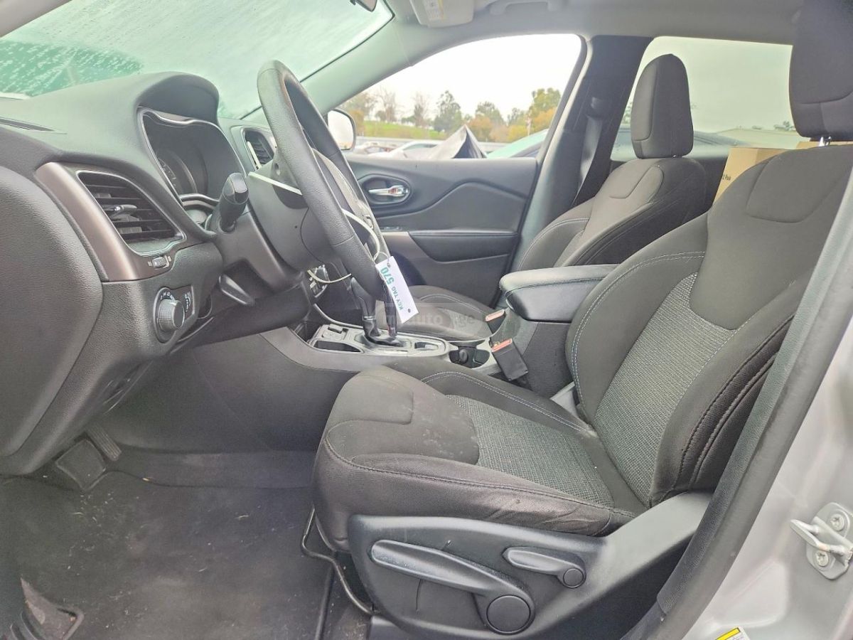 Jeep Cherokee - фото 7