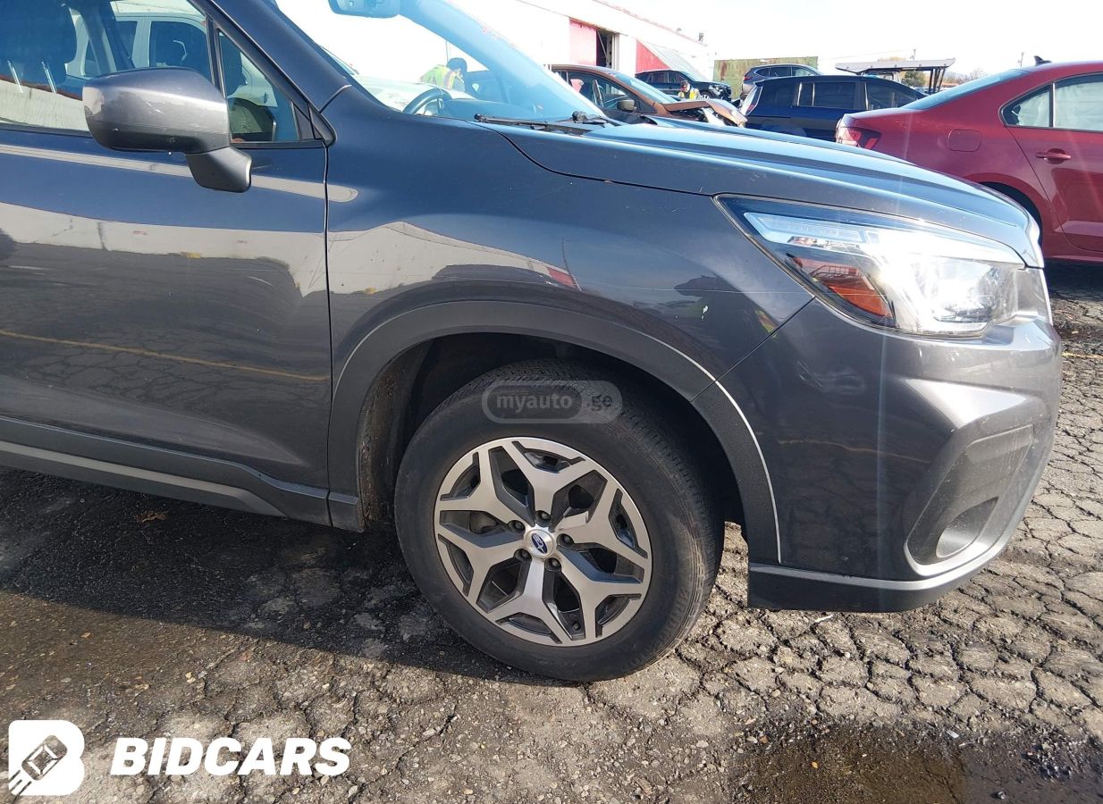 Subaru Premium 4dr All-Wheel Drive CV — миниатюра 8