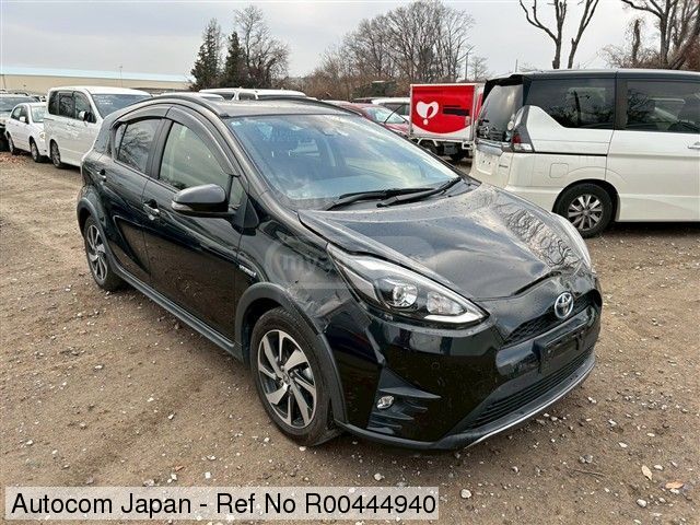 Toyota Aqua - фото 2