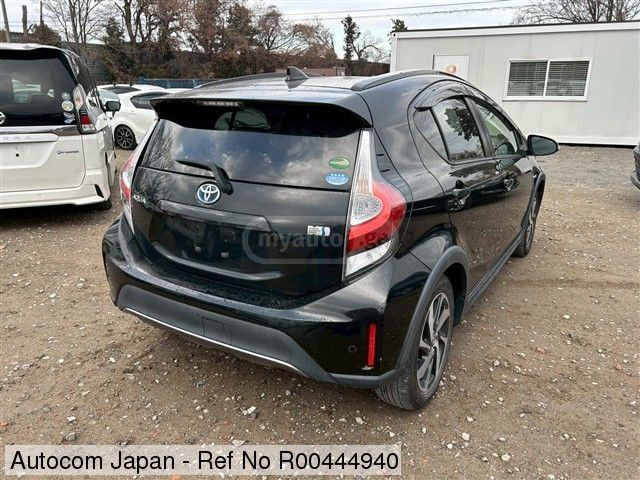 Toyota Aqua - фото 3