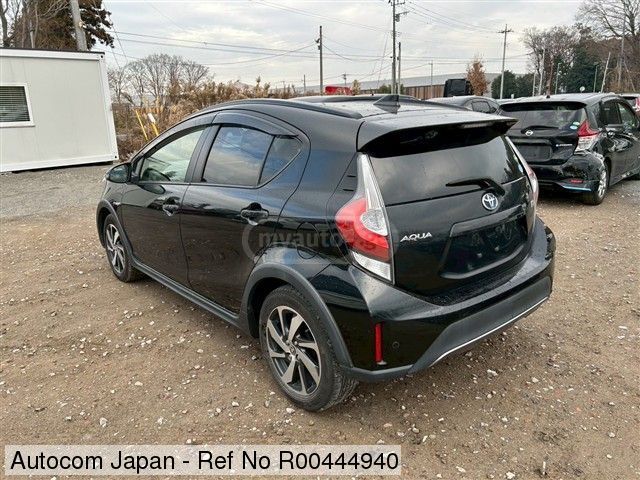 Toyota Aqua - фото 4