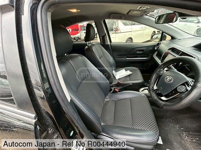 Toyota Aqua - фото 8