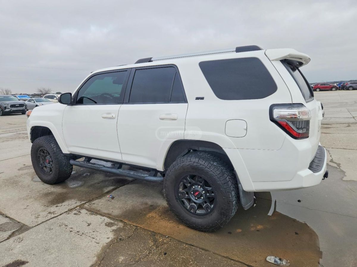 Toyota 4 Runner - фото 2