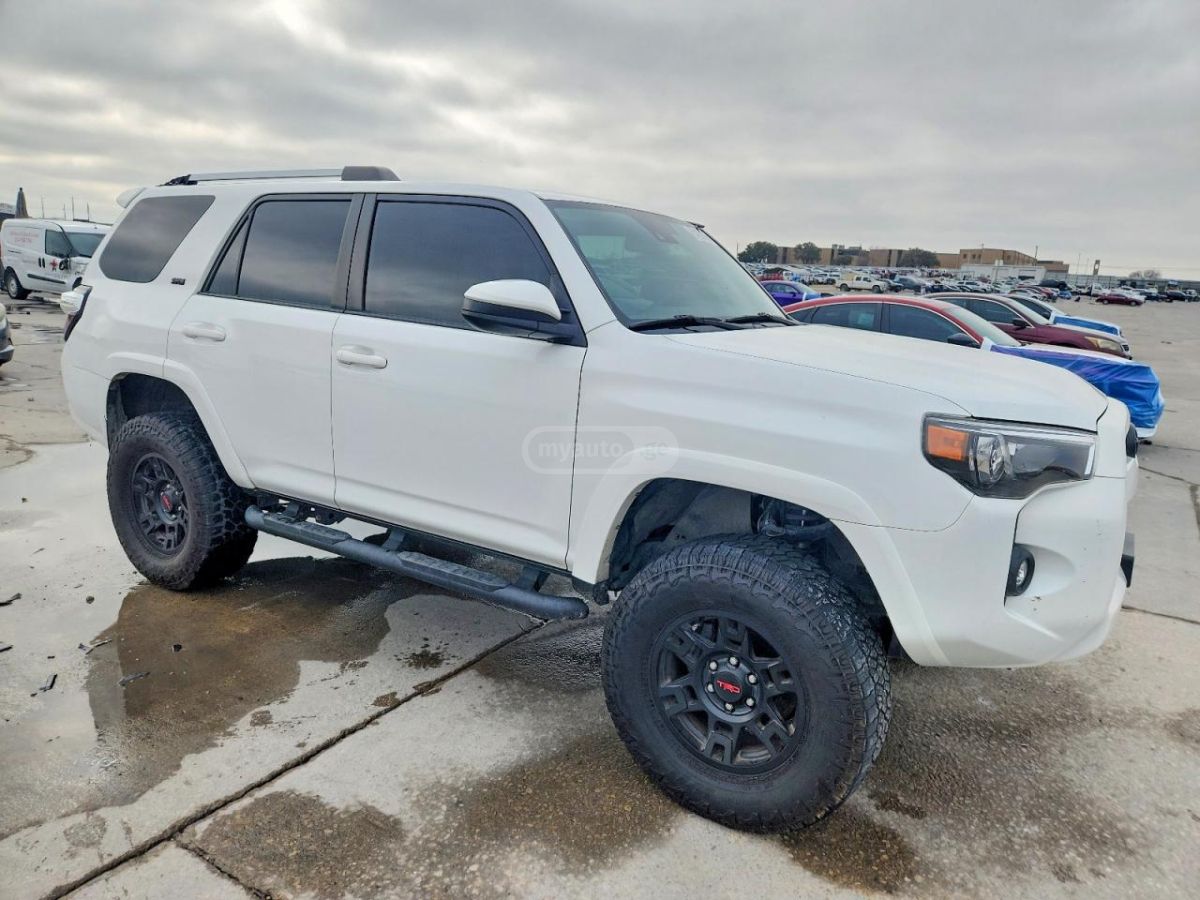 Toyota 4 Runner - фото 4