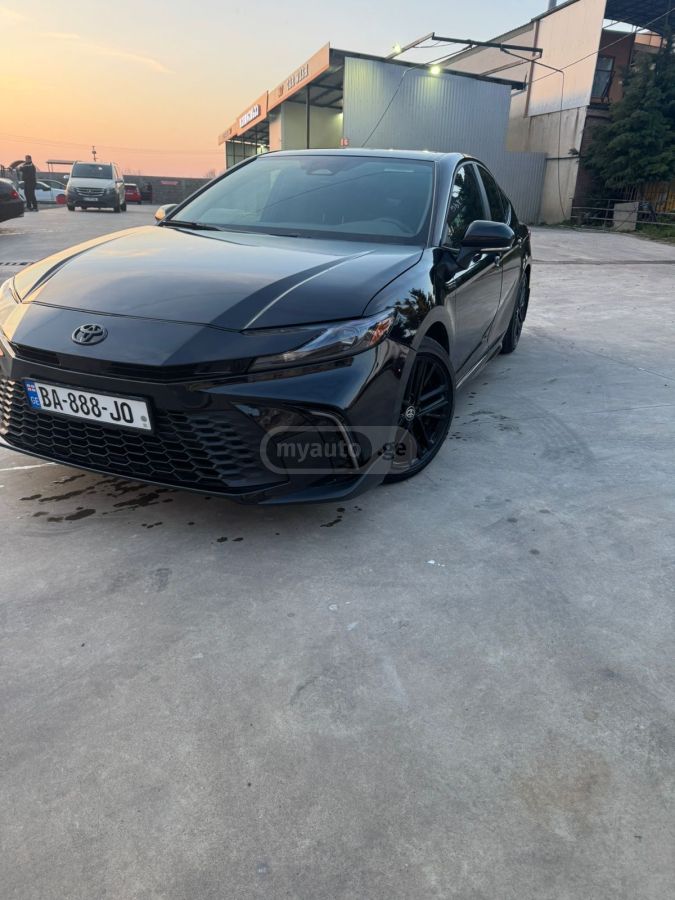 Toyota Camry - фото 3