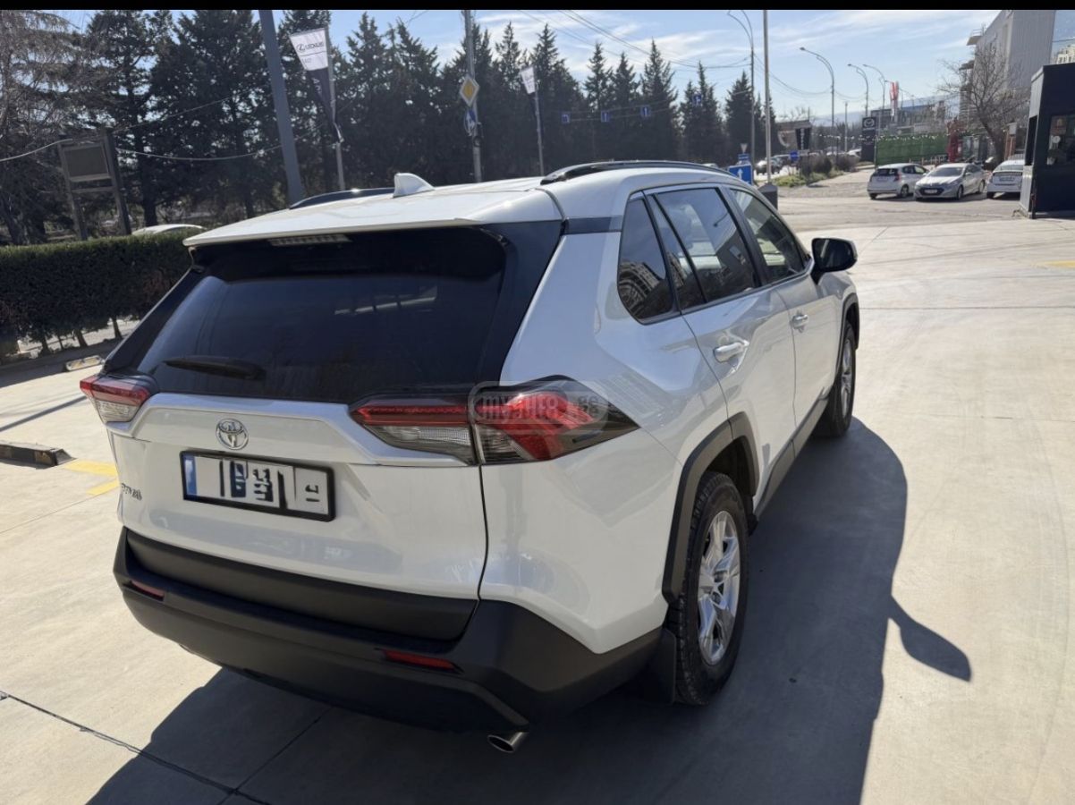 Toyota RAV 4 - фото 3