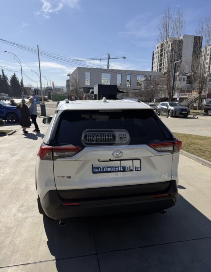 Toyota RAV 4 - фото 4