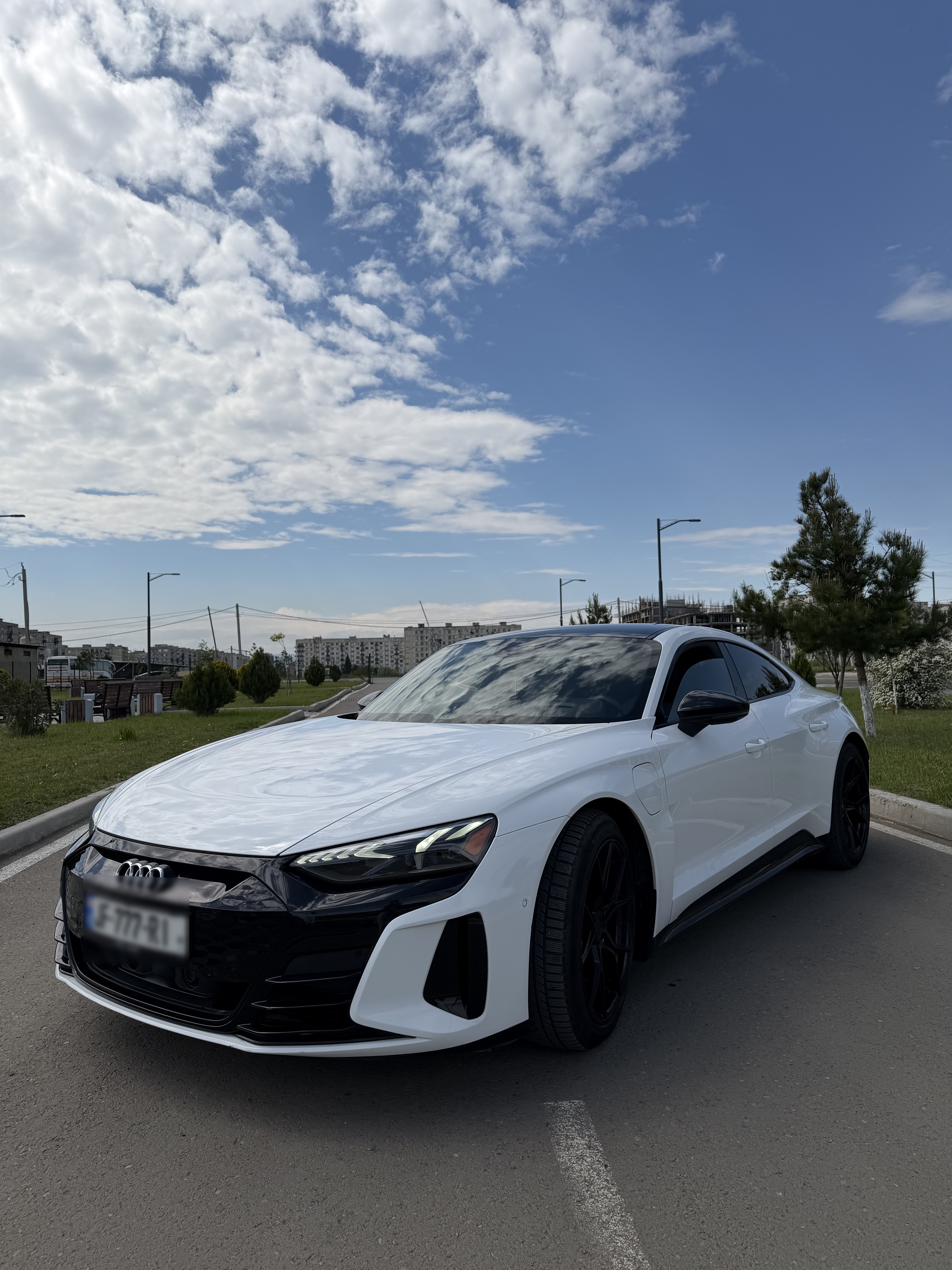 Audi E-Tron - фото 1
