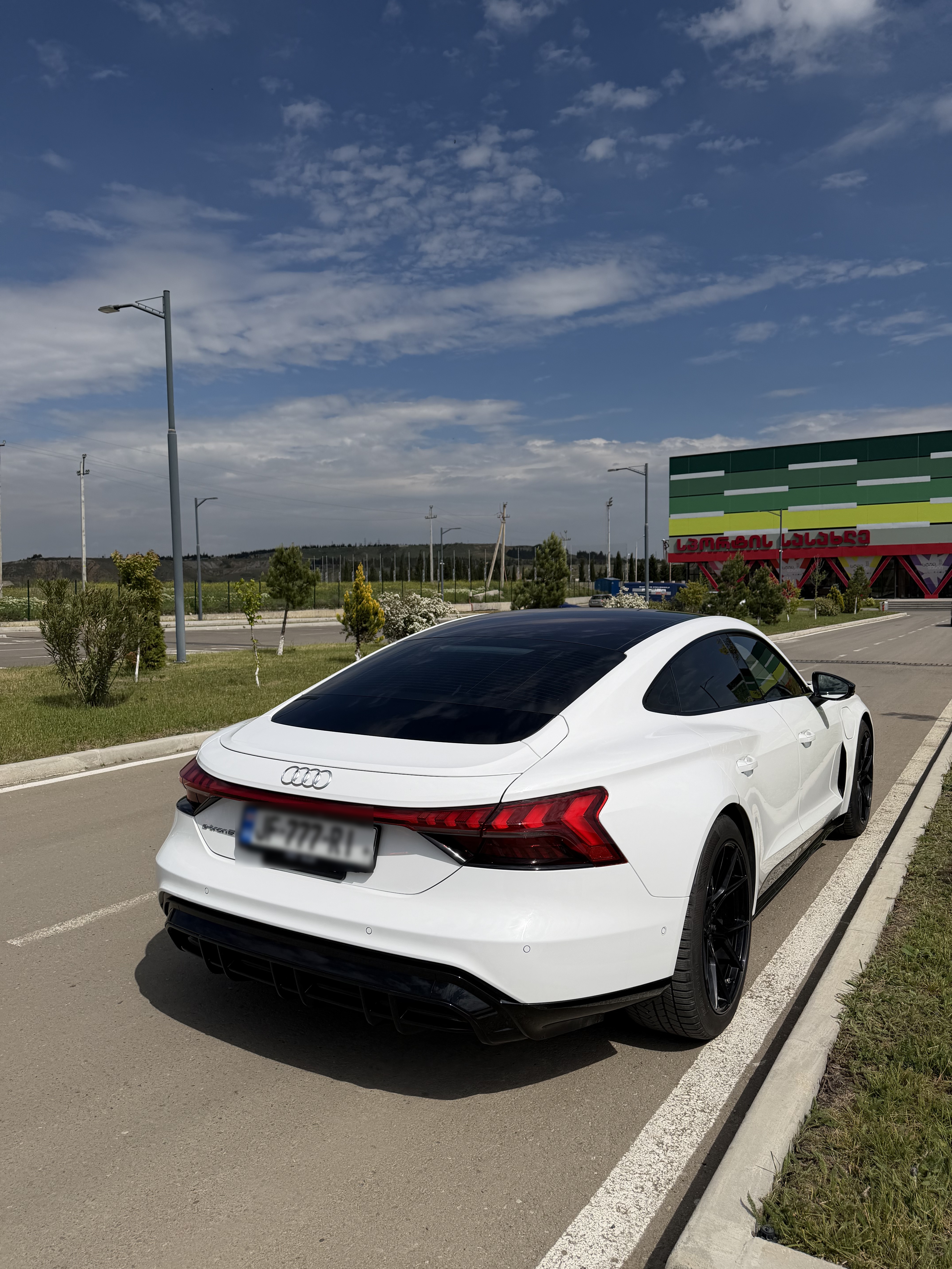 Audi E-Tron - фото 2