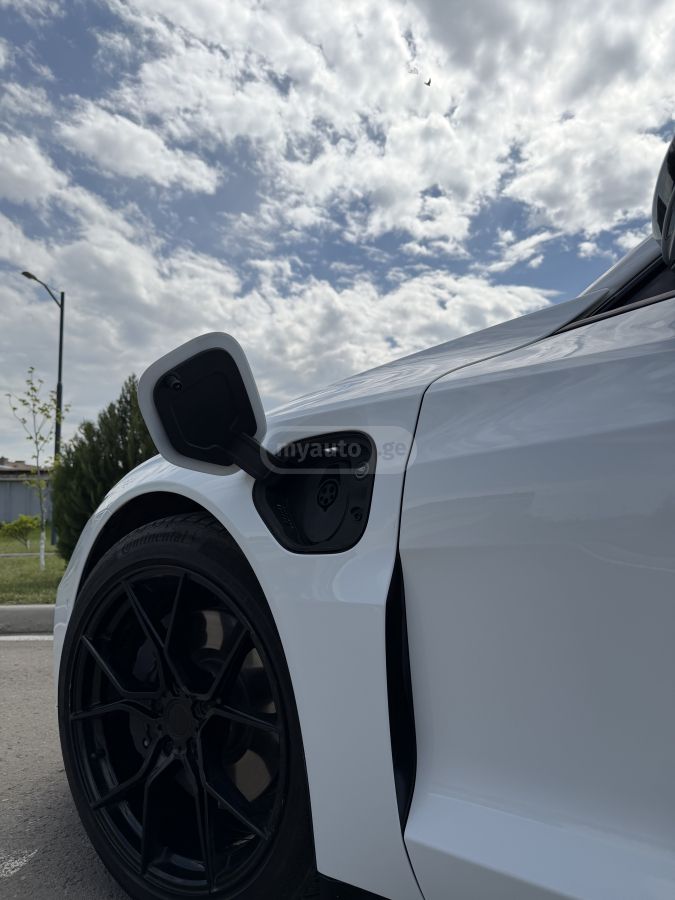 Audi E-Tron - фото 7