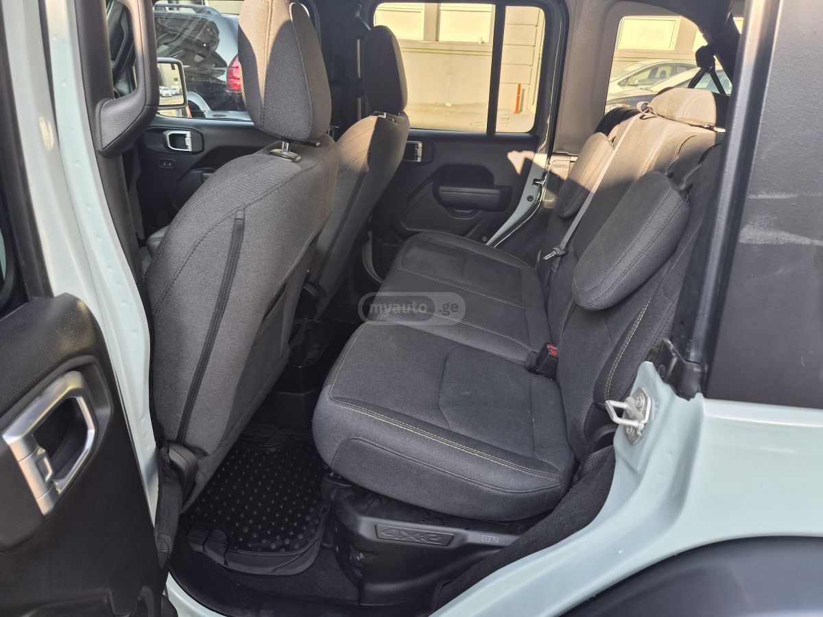 Jeep Wrangler - фото 7