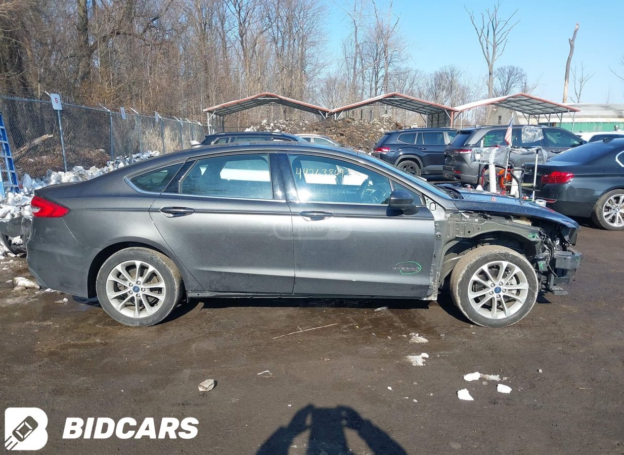 Ford Fusion - фото 10