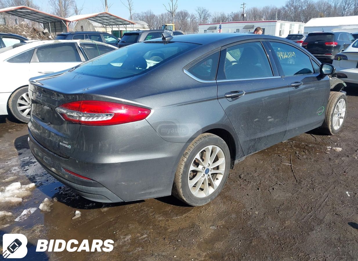 Ford Fusion - фото 3