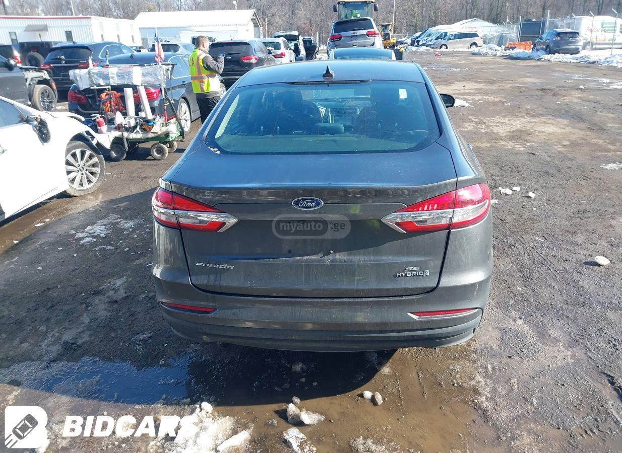 Ford Fusion - фото 8