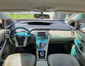 ToyotaPrius2010