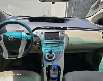 ToyotaPrius2010