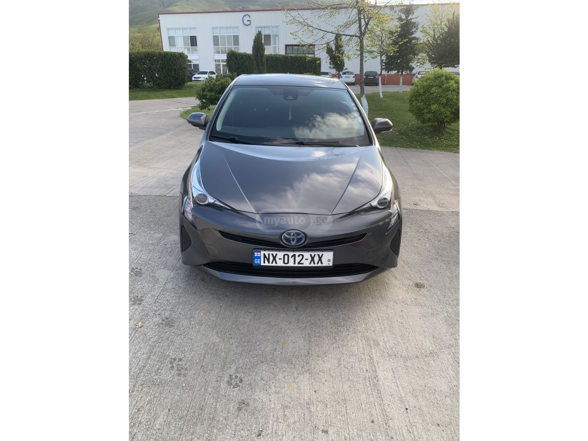 Toyota Prius - фото 1