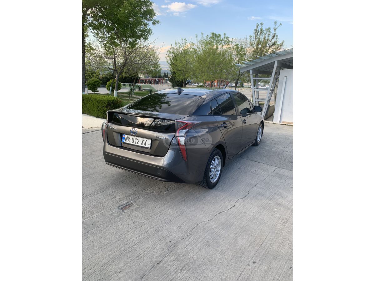 Toyota Prius - фото 2