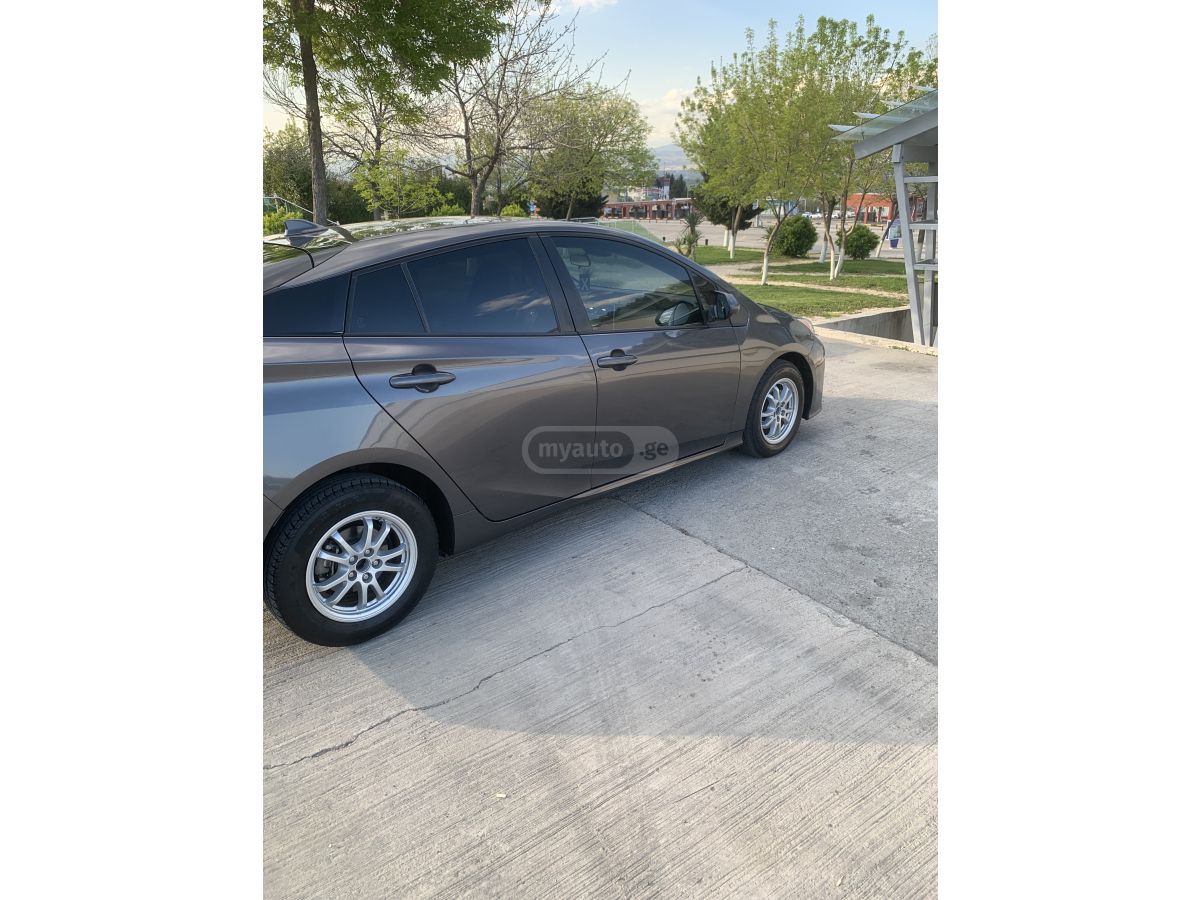 Toyota Prius - фото 3