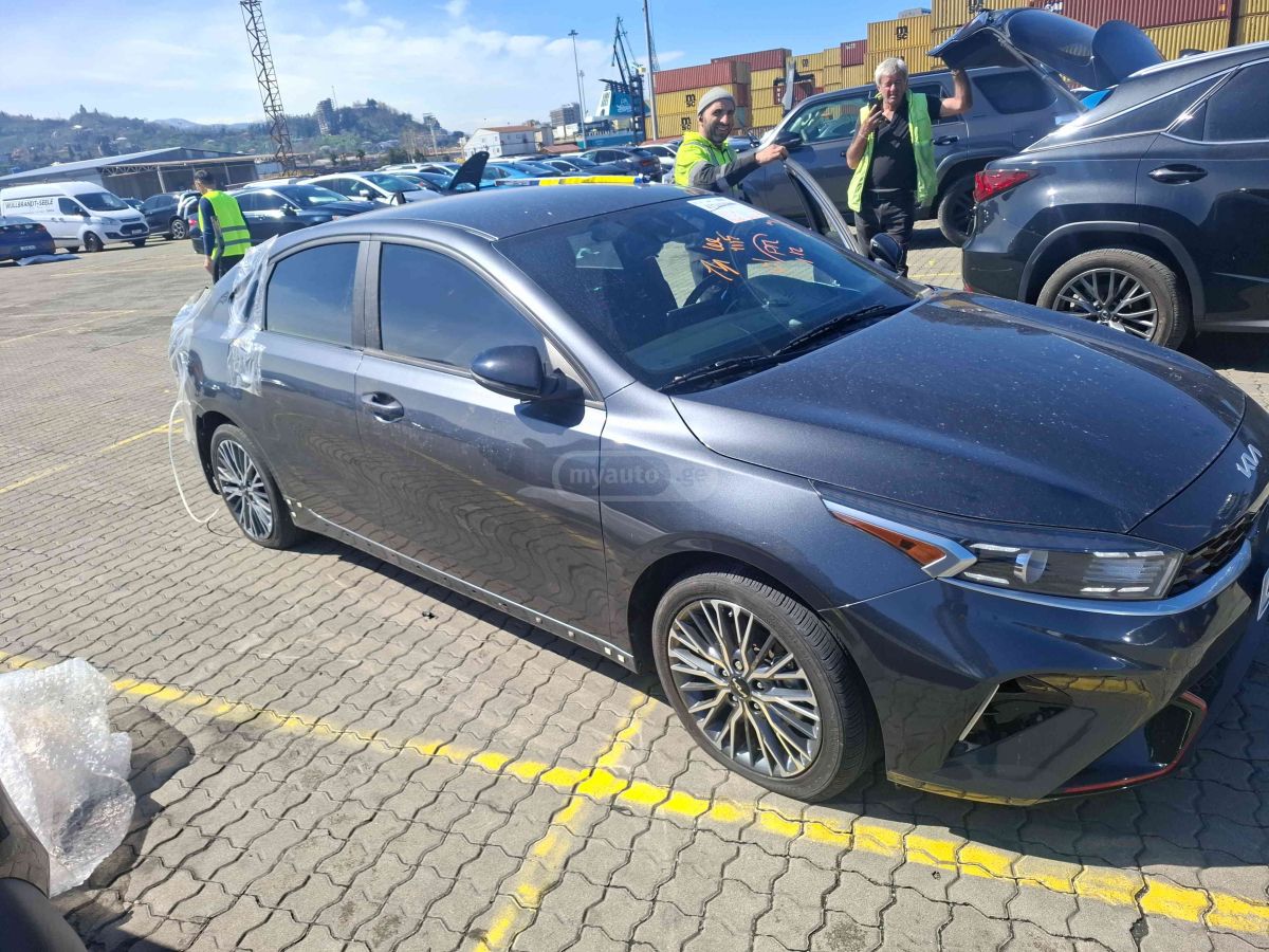 Kia Forte GTline 2023 — миниатюра 2