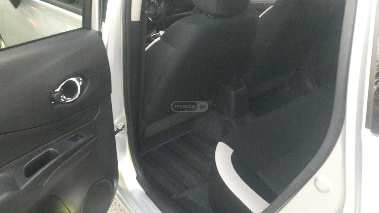 Nissan Note - фото 12