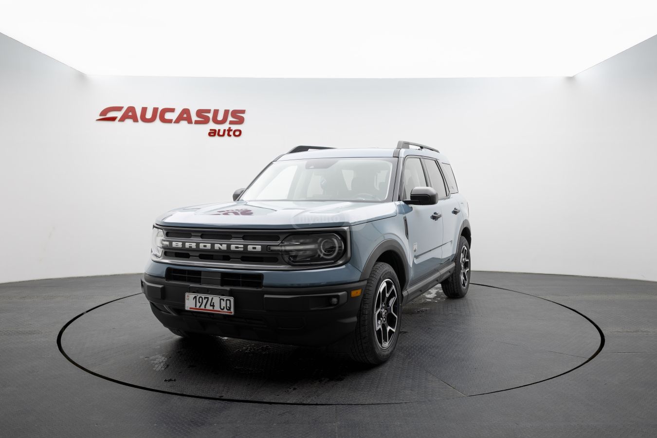 Ford Bronco - фото 1