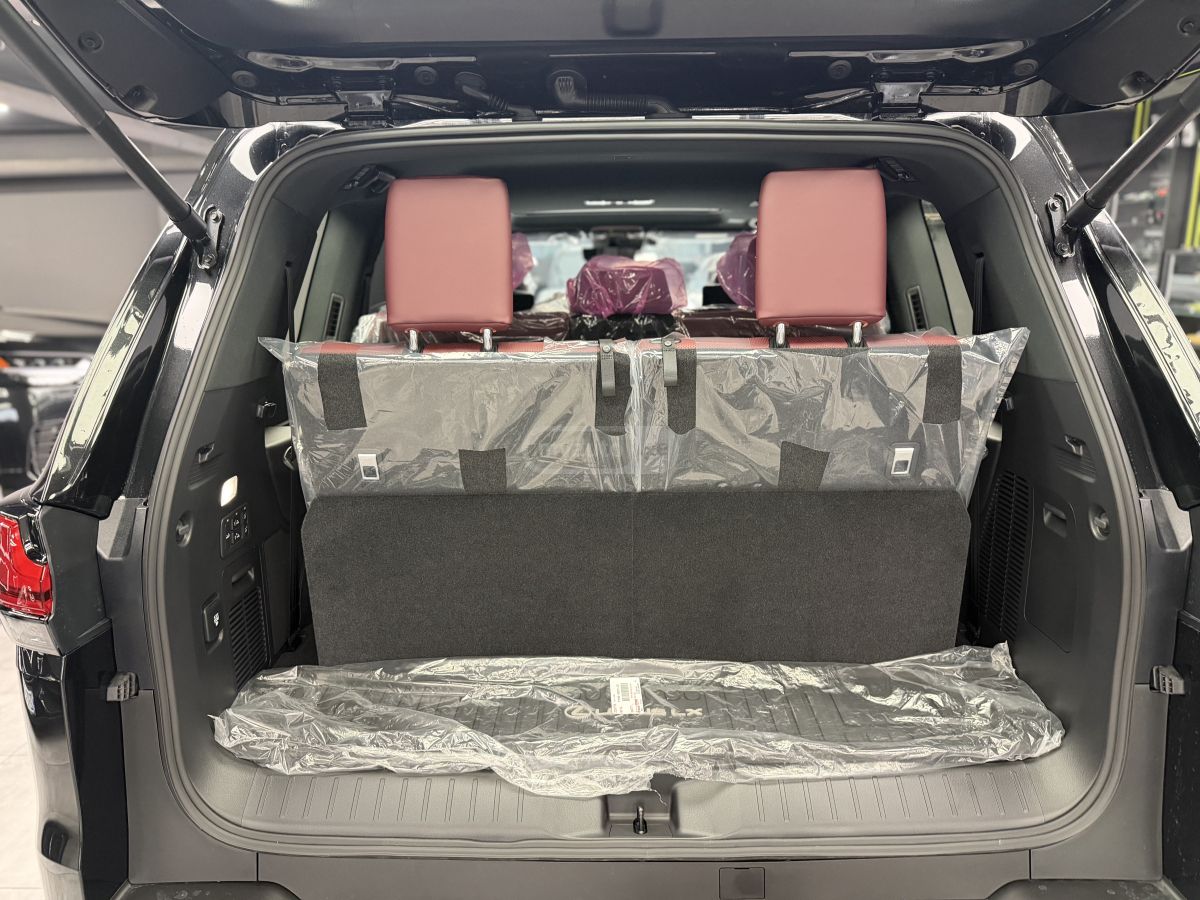 Lexus LX 600 - фото 8