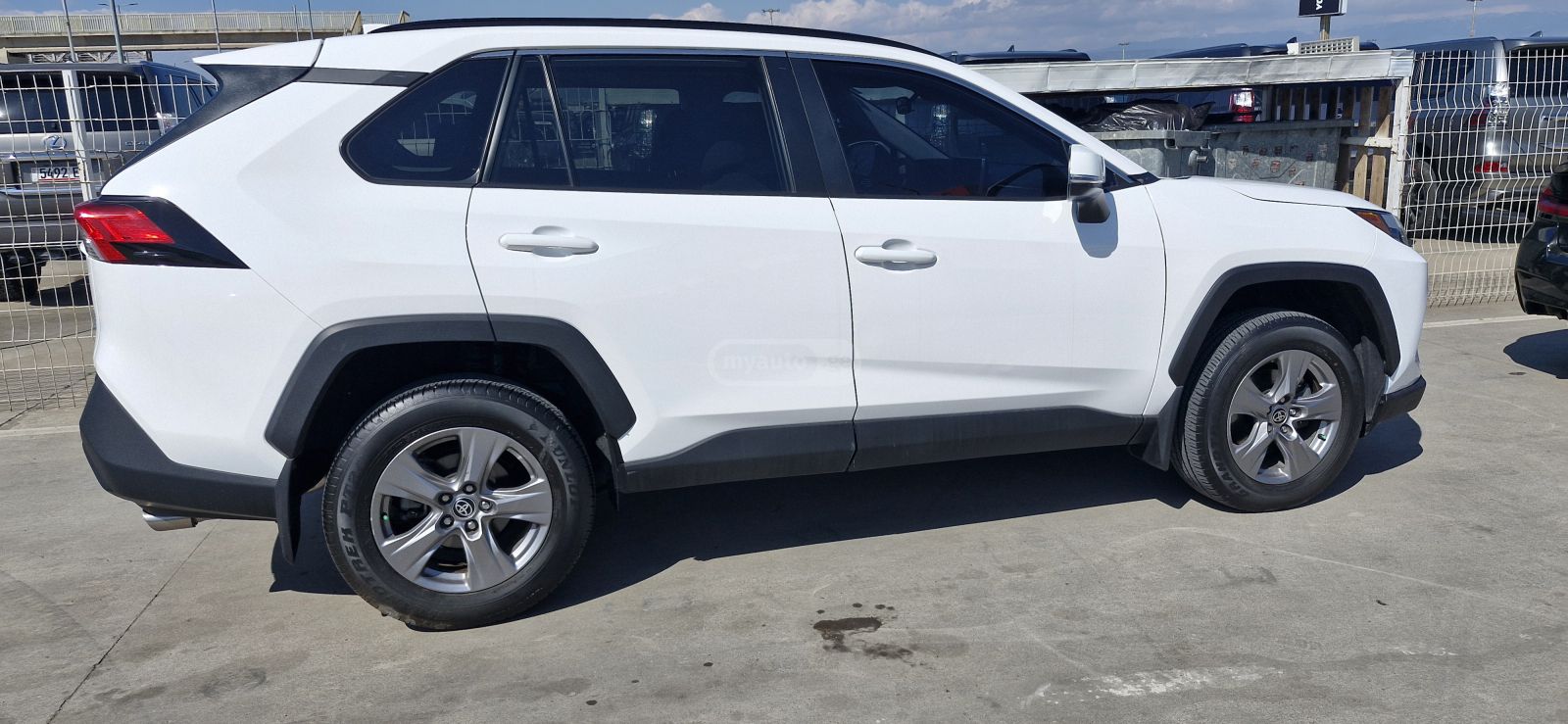 Toyota RAV 4 - фото 2