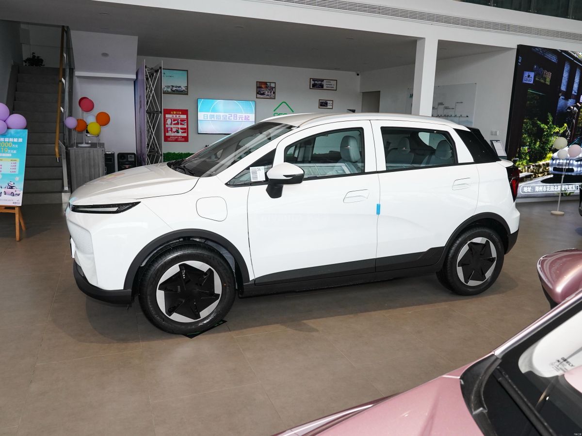 Geely Geometry C - фото 5