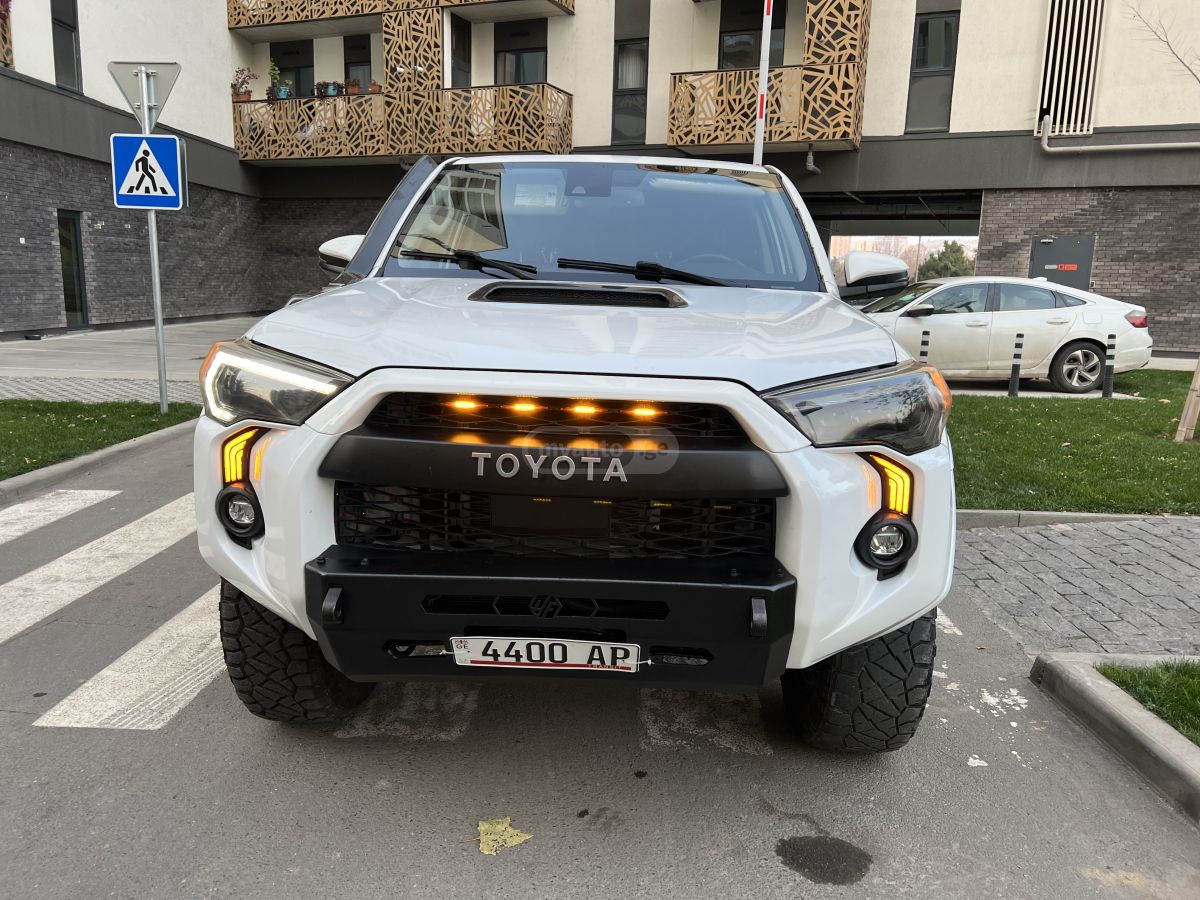Toyota 4 Runner - фото 1