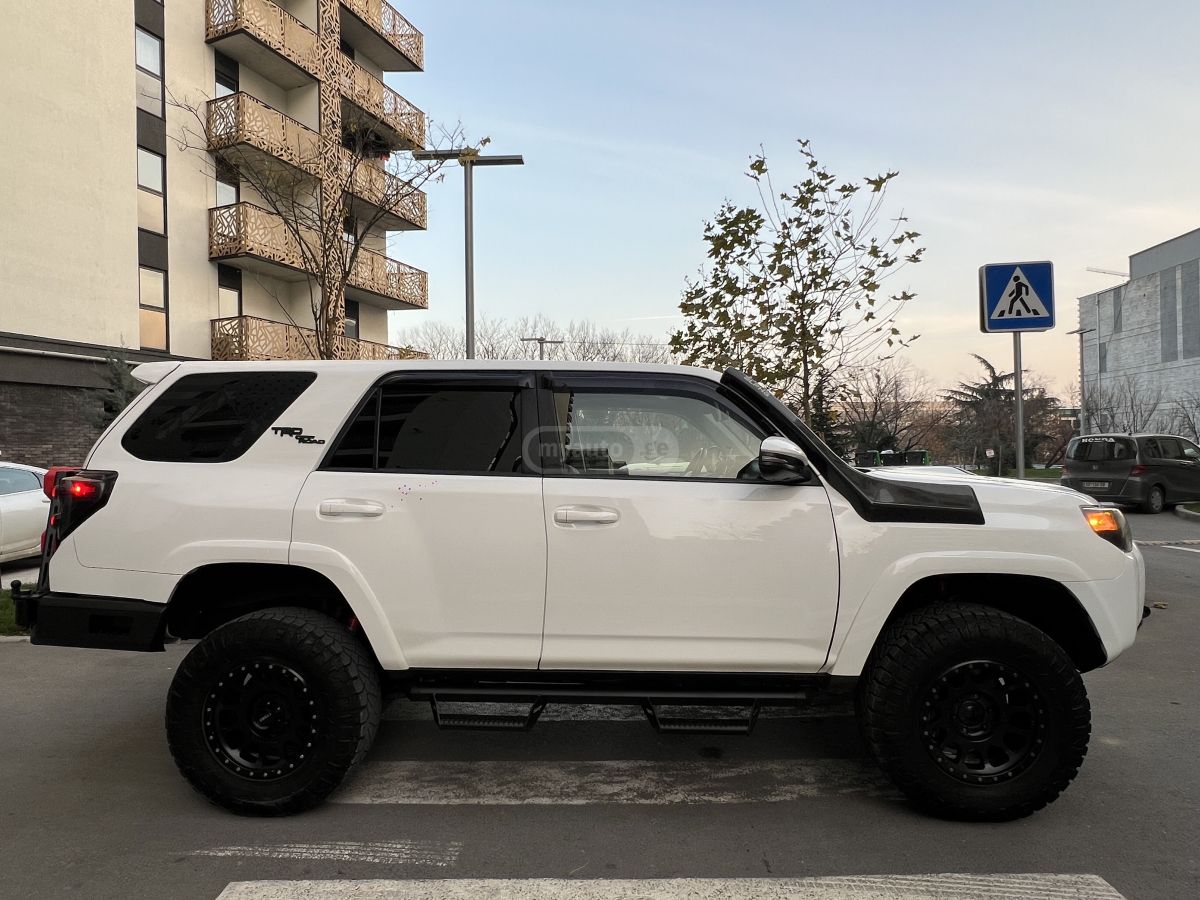 Toyota 4 Runner - фото 3
