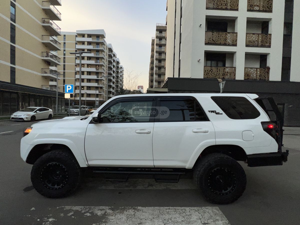 Toyota 4 Runner - фото 7