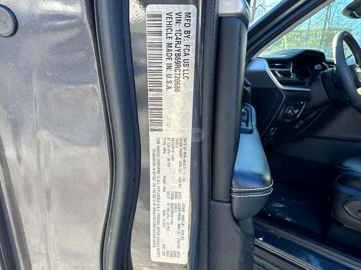 Jeep Grand Cherokee - фото 10