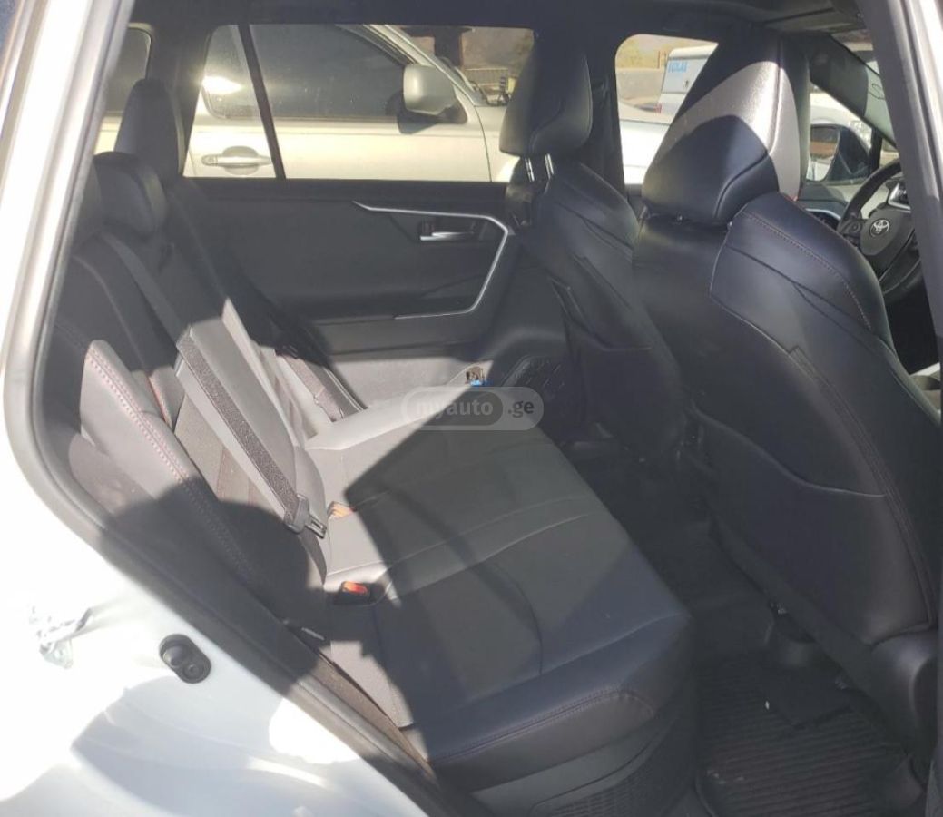 Toyota RAV 4 - фото 11