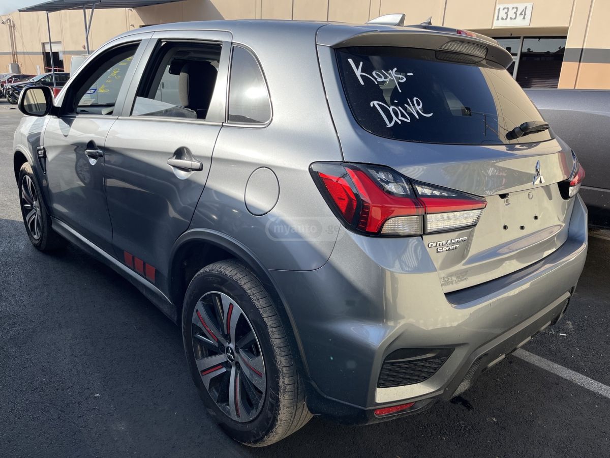 Mitsubishi Outlander Sport - фото 1
