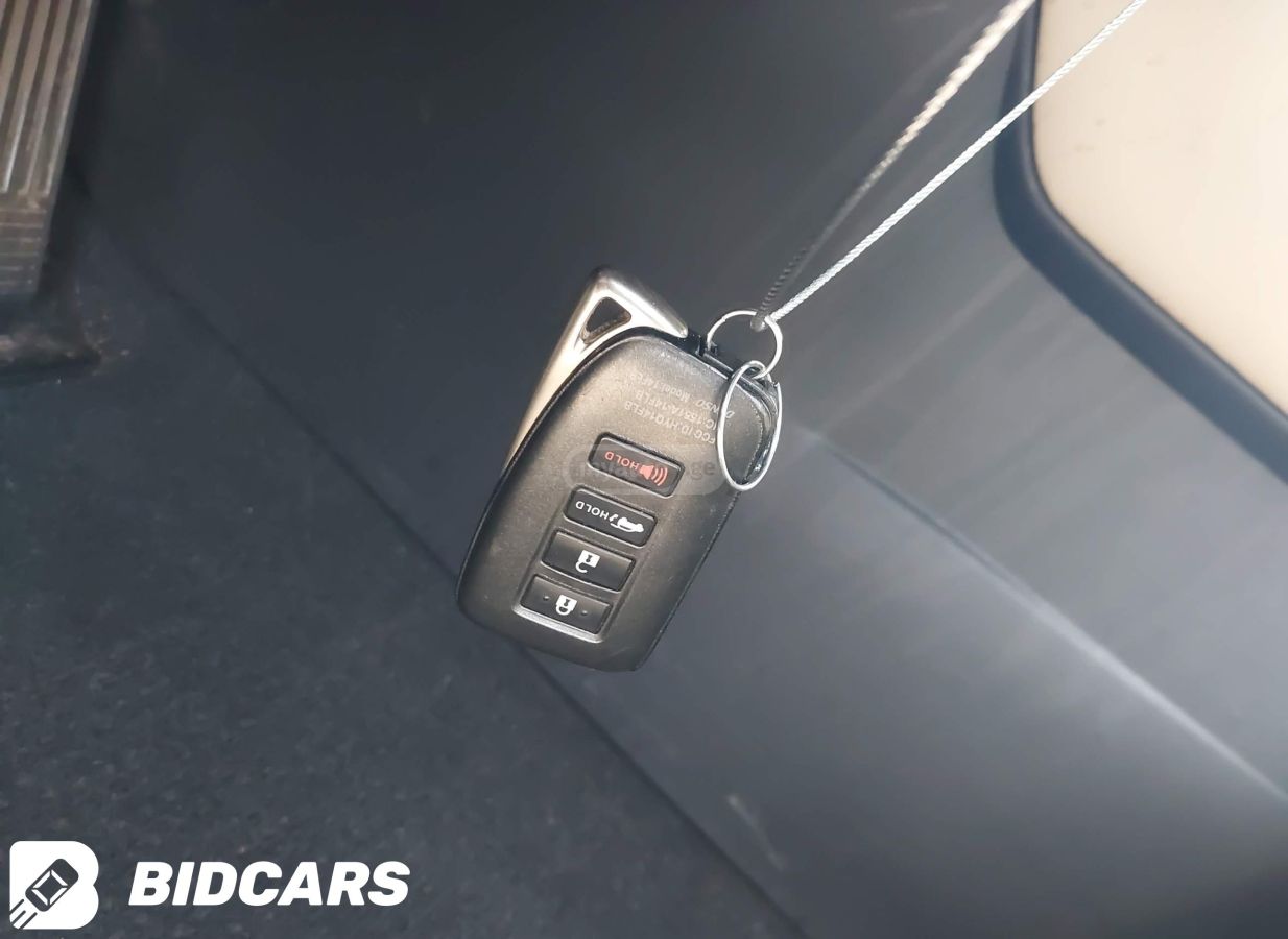 Lexus Base 4dr All-Wheel Drive Autom — миниатюра 8