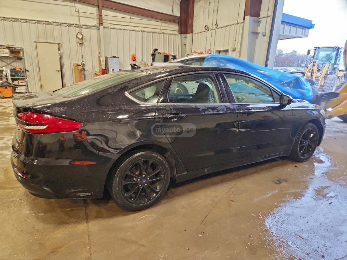 Ford Fusion - фото 3