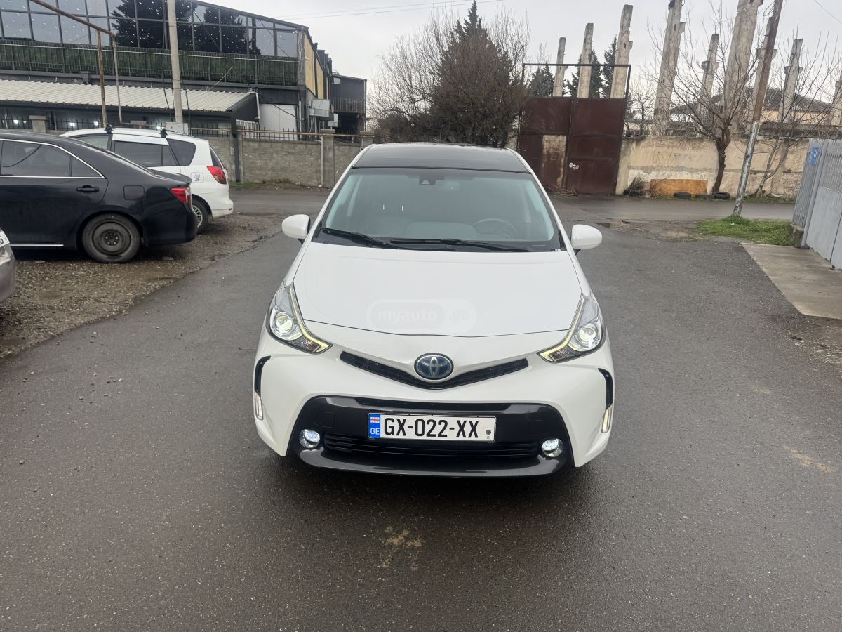 Toyota Prius V - фото 11