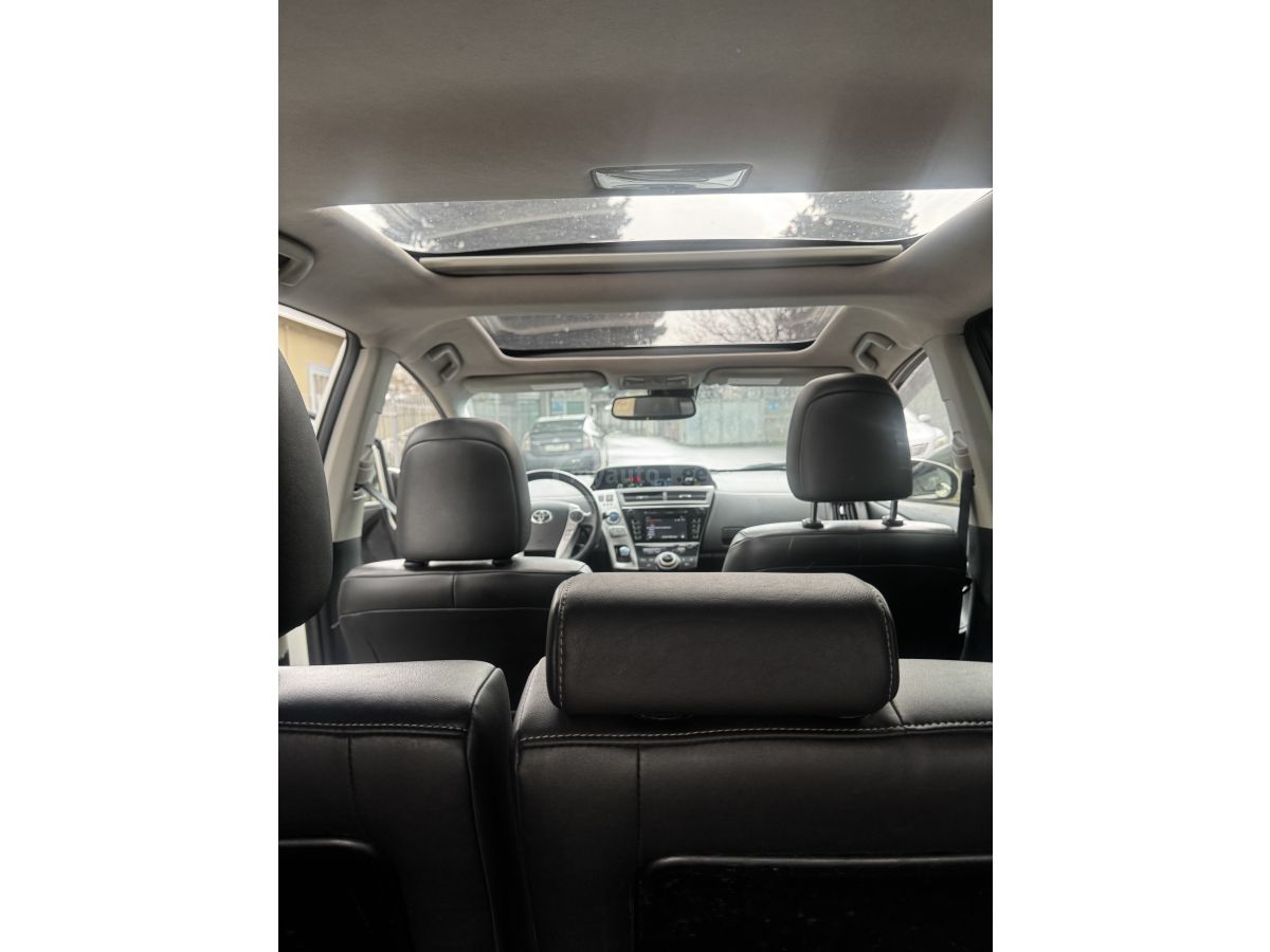 Toyota Prius V - фото 12