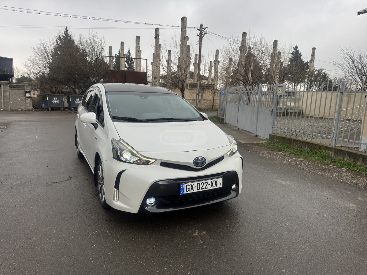 Toyota Prius V - фото 2