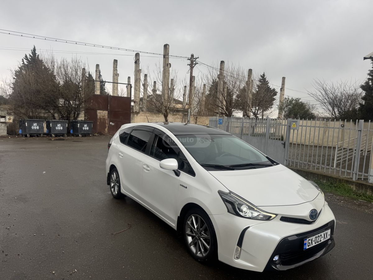 Toyota Prius V - фото 3