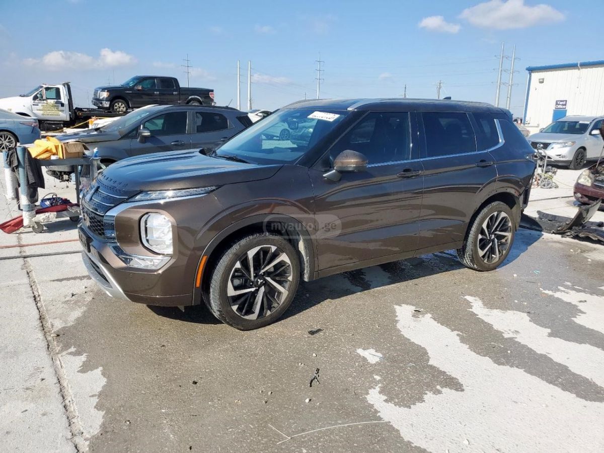 Mitsubishi Outlander - фото 1