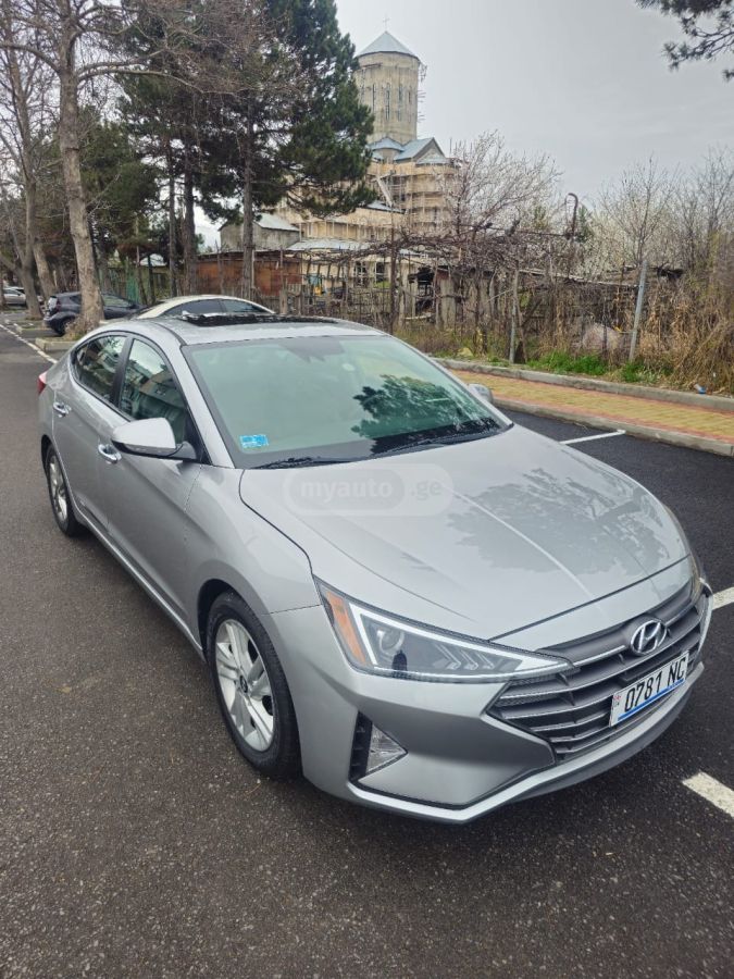 Hyundai Elantra - фото 1